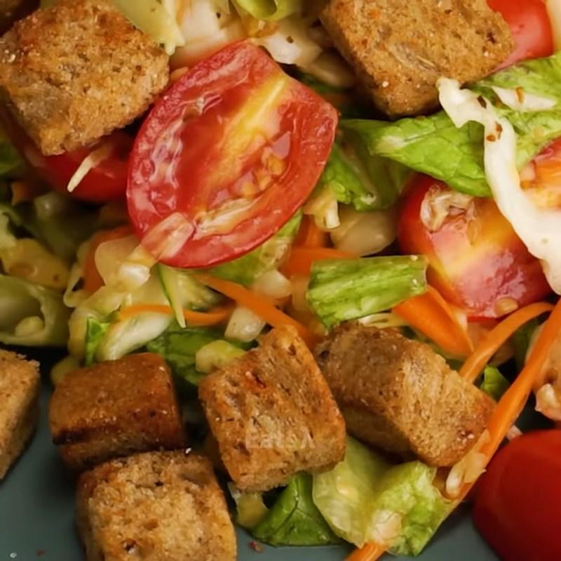 Bước 5 Thành phẩm Salad bánh mì đen tôm cà chua