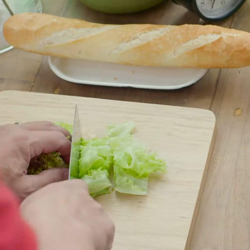 Bước 1 Sơ chế các loại rau củ Salad bánh mì rau củ trái cây