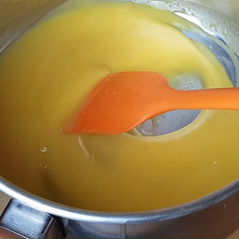 Bước 2 Làm nhân trứng muối tan chảy Bánh trung thu trứng sữa nhân trứng muối tan chảy
