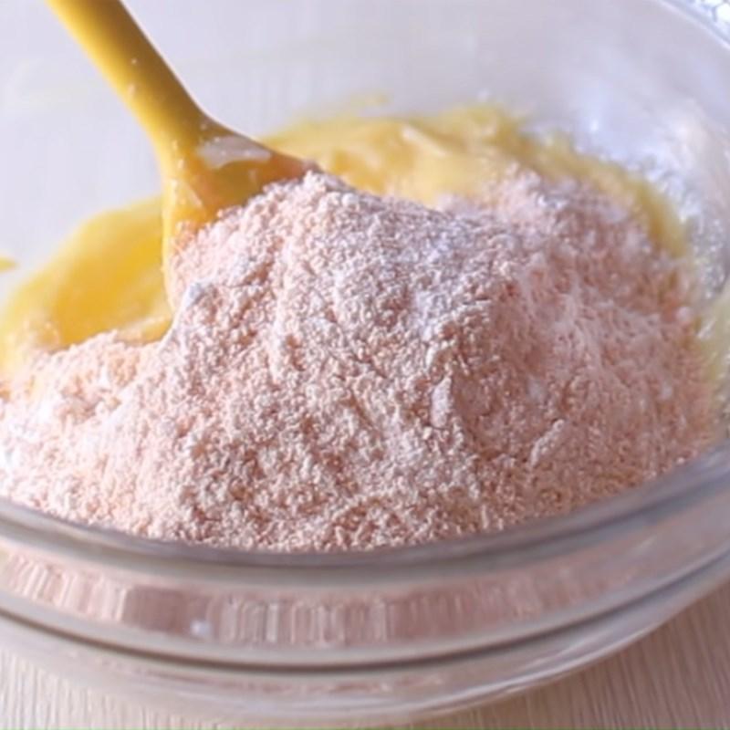 Bước 3 Trộn bột với hỗn hợp bơ trứng Bánh quy phô mai