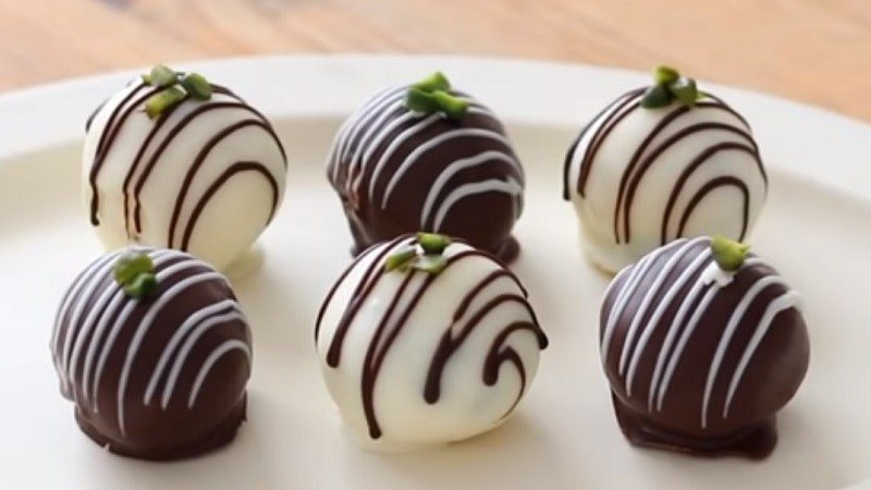 Hướng dẫn cách làm truffle kem phô mai hạt dẻ cười siêu nhanh tại nhà 07 / 2025