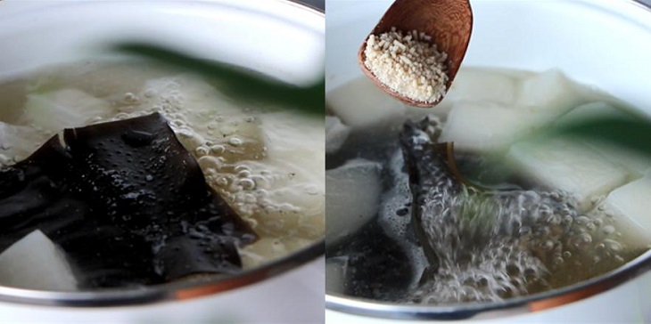 Bước 2 Nấu nước dùng Lẩu chả cá Hàn Quốc
