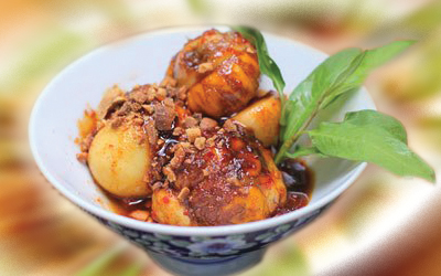 Trứng gà lộn xào me tự làm thật hấp dẫn