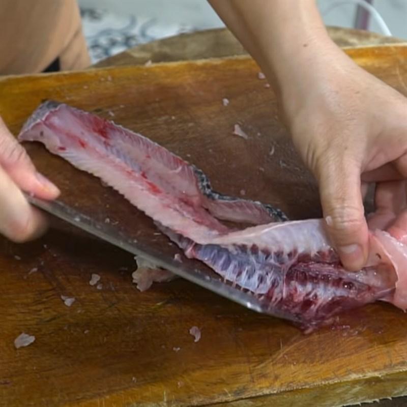 Bước 1 Sơ chế con các lóc Bánh canh cá lóc