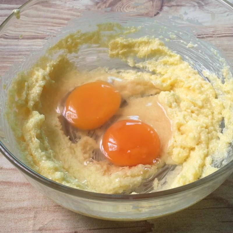 Bước 1 Trộn hỗn hợp trứng Bánh bông lan bơ bằng nồi chiên không dầu