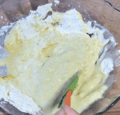 Bước 1 Trộn bột Bánh chuối khoai dừa chiên