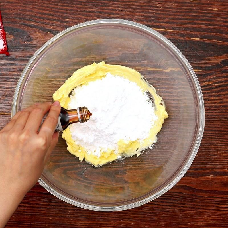 Bước 2 Đánh tan bơ với lối Bánh snowball cookies