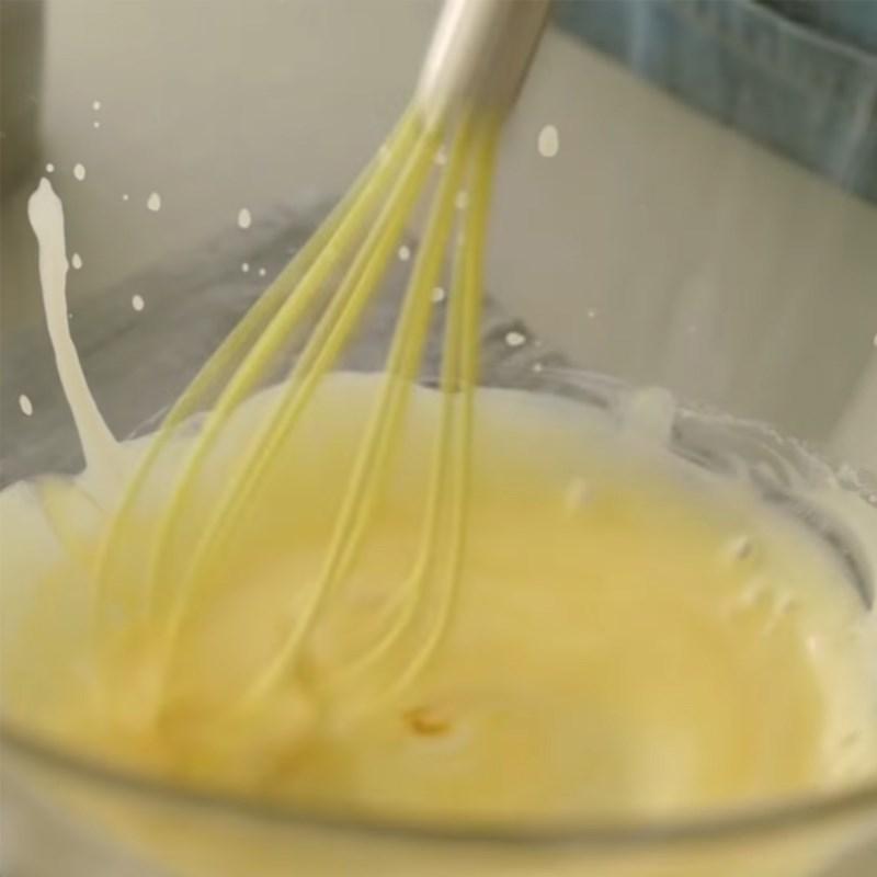 Bước 1 Đánh trộn láo phù hợp bơ sữa Bánh pancake tiramisu phô mai
