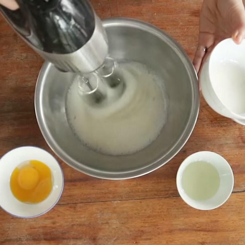 Bước 1 Đánh bông lòng trắng trứng Bánh mousse chanh dây