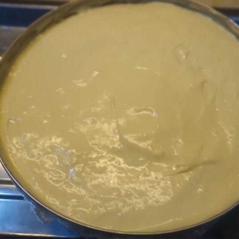 Bước 5 Phết kem mousse vào bánh bông lan Bánh mousse chanh dây trà xanh