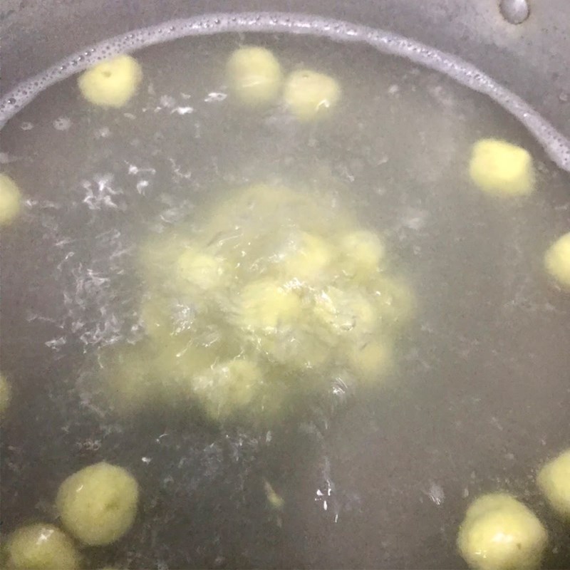 Bước 3 Luộc các loại viên Chè khoai dẻo nước cốt dừa