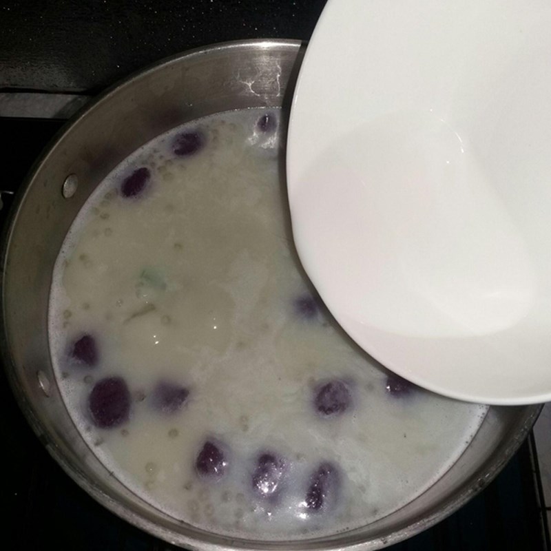Bước 5 Nấu chè Chè khoai dẻo bột báng nước cốt dừa