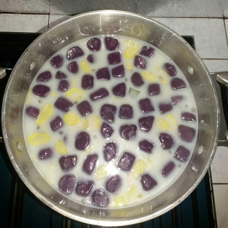 Bước 5 Nấu chè Chè khoai dẻo bột báng nước cốt dừa
