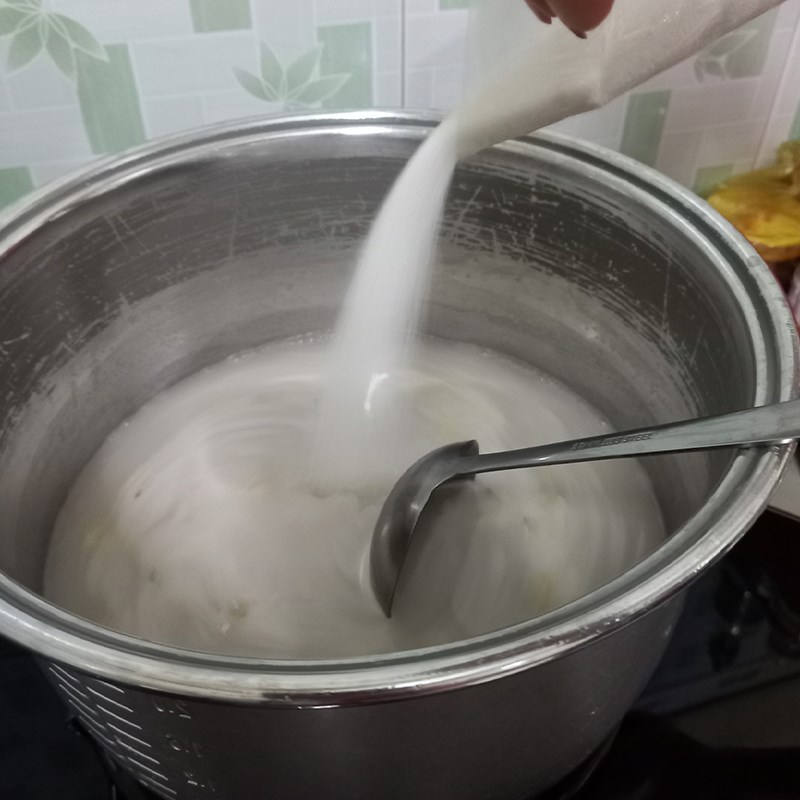 Bước 3 Nấu nước đường Cách làm chè bột lọc nhân đậu phộng (lạc)