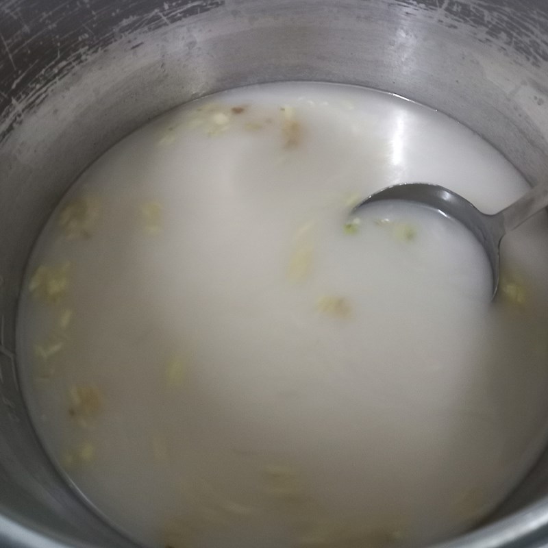Bước 3 Nấu nước đường Cách làm chè bột lọc nhân đậu phộng (lạc)