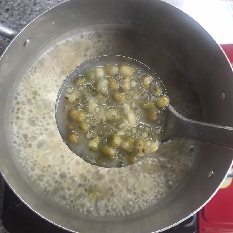 Bước 2 Nấu chè Chè đậu xanh nước cốt dừa (công thức được chia sẻ từ người dùng)