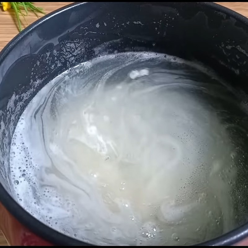 Bước 3 Pha bột gelatin Chè bơ đơn giản