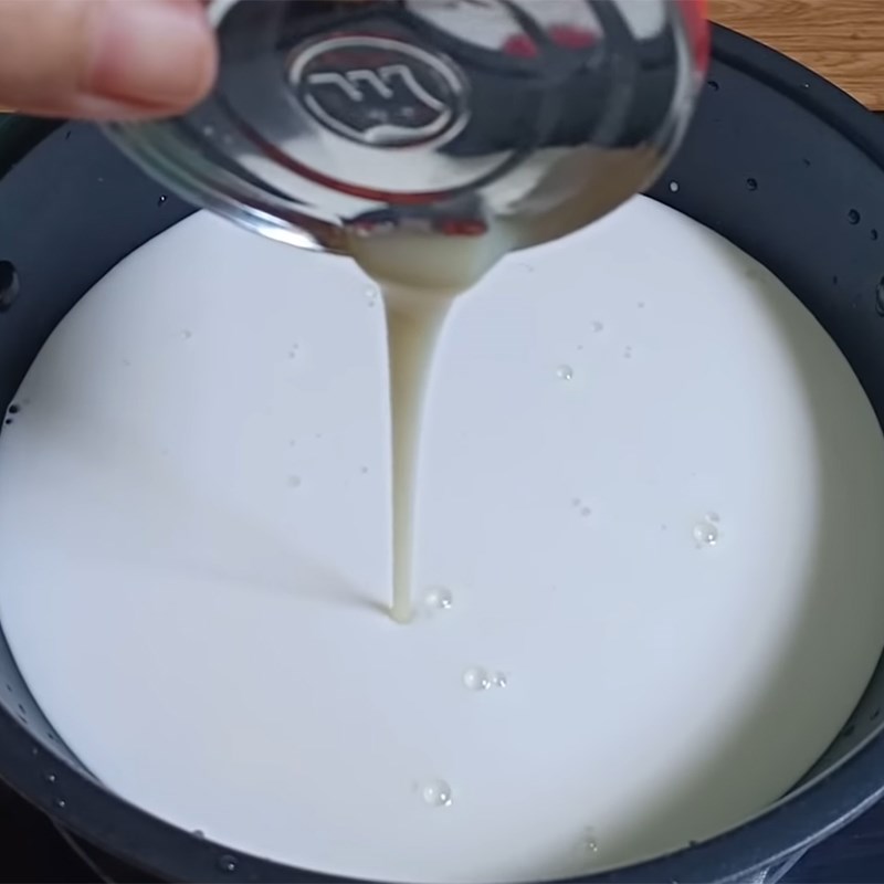 Bước 5 Nấu nước cốt dừa Chè bơ đơn giản