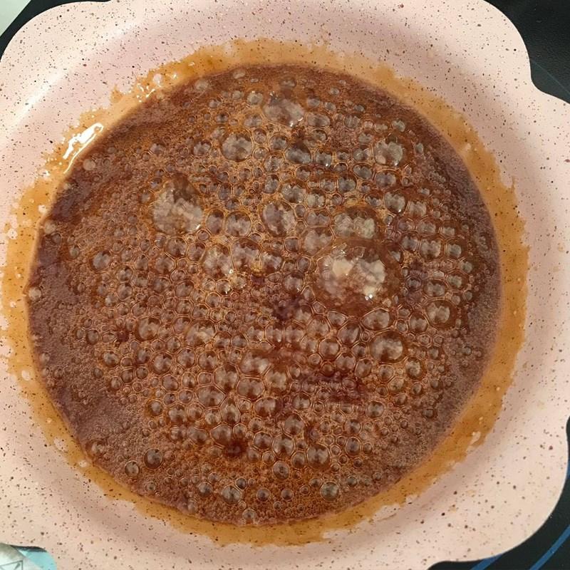 Bước 1 Làm caramel Bánh flan bông lan chocolate (công thức được share kể từ người dùng)