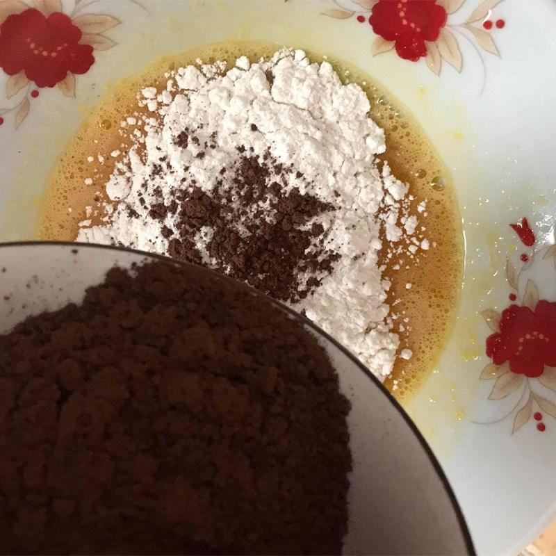 Bước 3 Làm bánh gato Bánh flan bông lan chocolate (công thức được share kể từ người dùng)