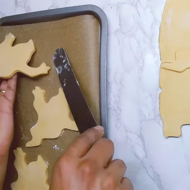 Bước 3 Tạo hình và nướng bánh Bánh quy hình con ma