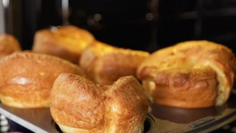 Hướng dẫn cách làm bánh Yorshire pudding thơm ngon, dễ làm 07 / 2025