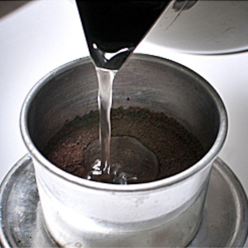 Bước 1 Ủ cà phê Bánh bông lan cà phê socola