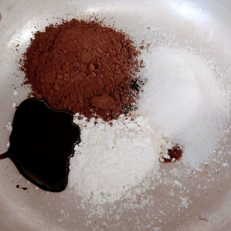 Bước 5 Làm sốt socola và kem phô mai Bánh bông lan cà phê socola