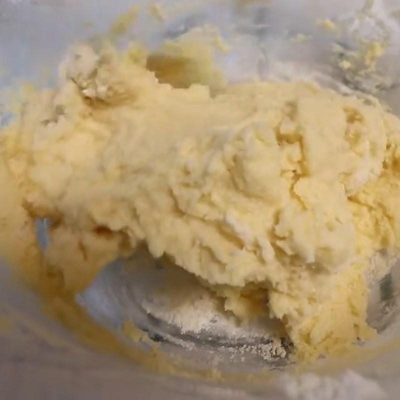 Bước 2 Trộn bột bánh Bánh kem hình bí ngô