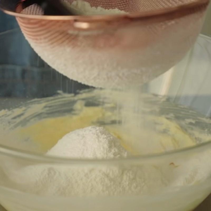 Bước 3 Trộn bột khô Bánh kem bí ngô hình bí ngô