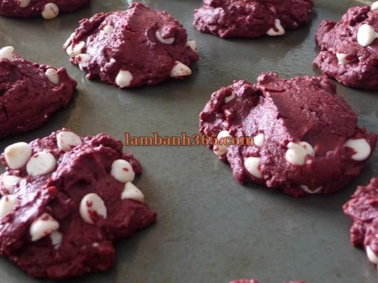 cong thuc lam banh red velvet white chocolaiechip cookies sieu ngon, sieu la 3 (Copy)