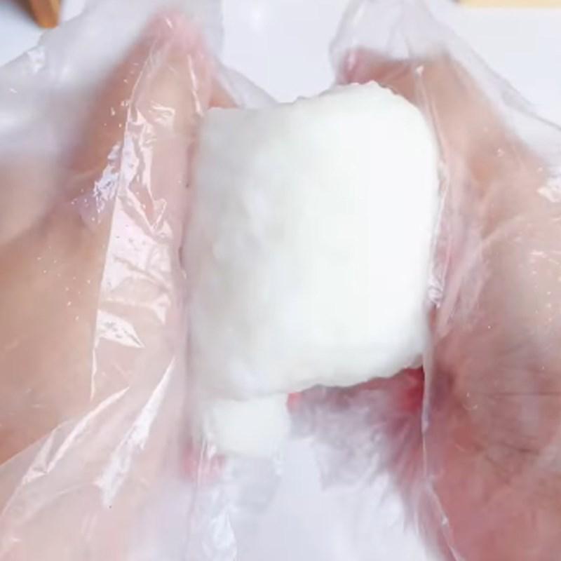 Bước 2 Trộn bột năng và nhồi mịn Bánh gạo tokbokki bằng cơm nguội