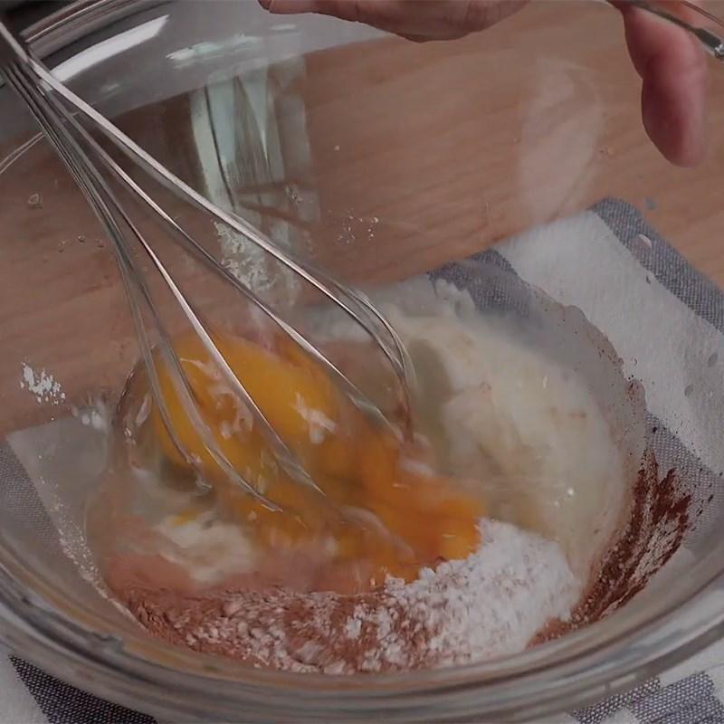 Bước 2 Trộn sữa chua và trứng Bánh chuối yến mạch sữa chua bằng nồi chiên không dầu