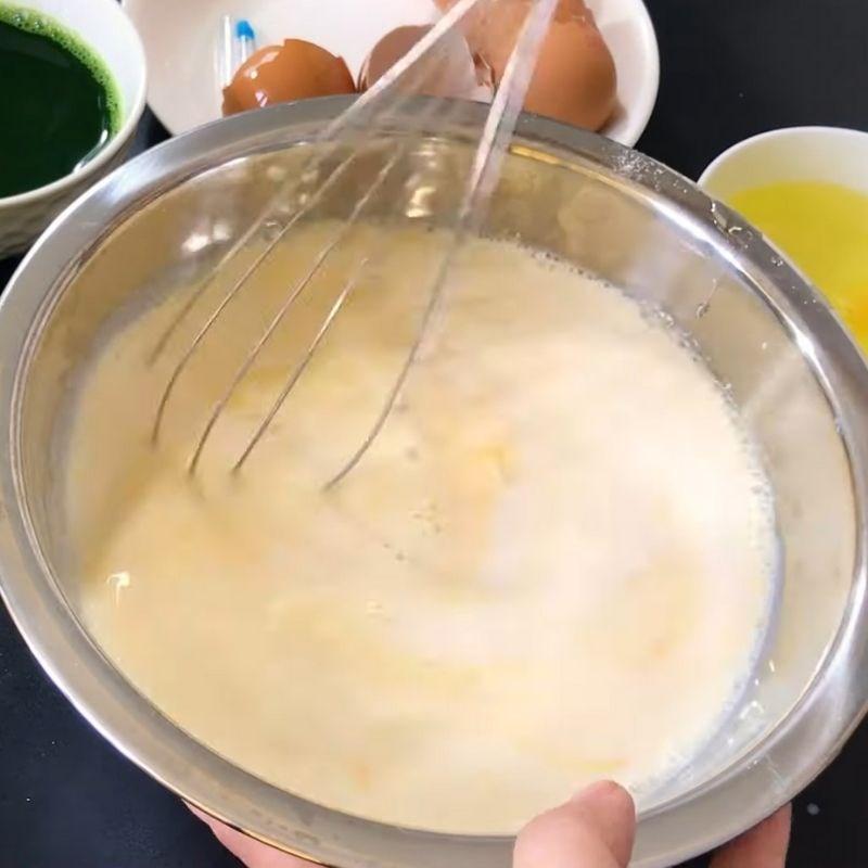 Bước 2 Trộn hỗn hợp trứng sữa Bánh flan trà xanh