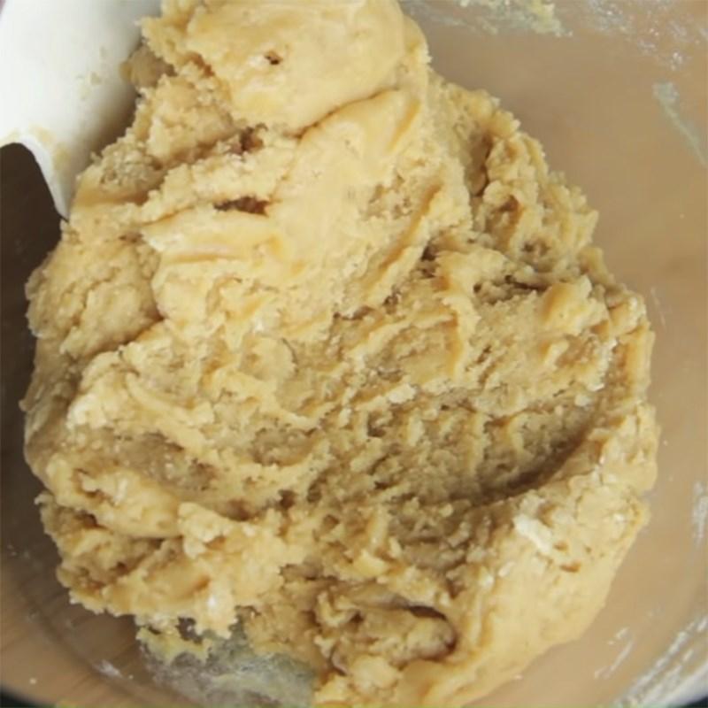 Bước 3 Trộn bột với bơ Bánh quy socola M&M xốp