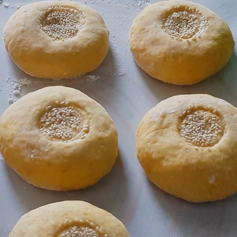Bước 4 Tạo hình bánh mì Bánh bí đỏ nướng áp chảo