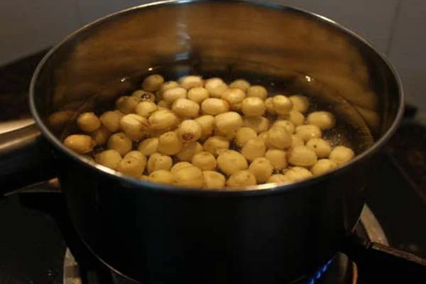 cách nấu chè hạt sen khô đậu xanh