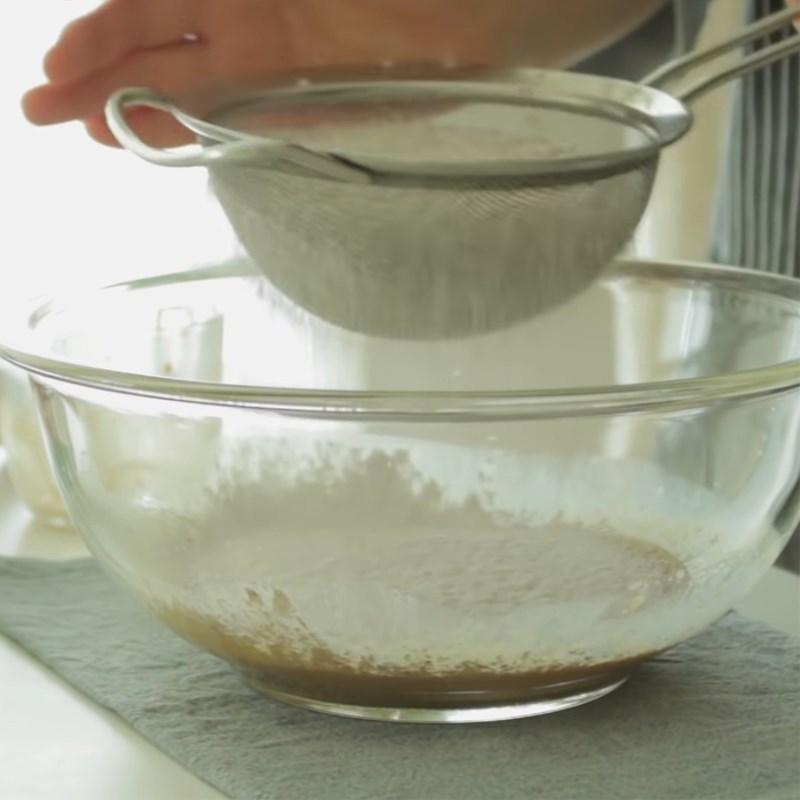 Bước 2 Trộn bột bánh Bánh tiramisu socola nhân socola chảy